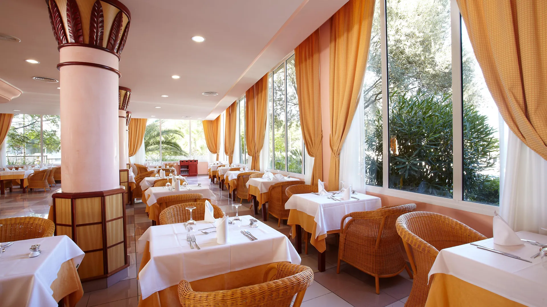 Grupotel Santa Eularia & Spa - Adults Only Santa Eularia des Riu 4*,  İspanya